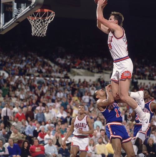 tomchambers_knee-dunk.jpg